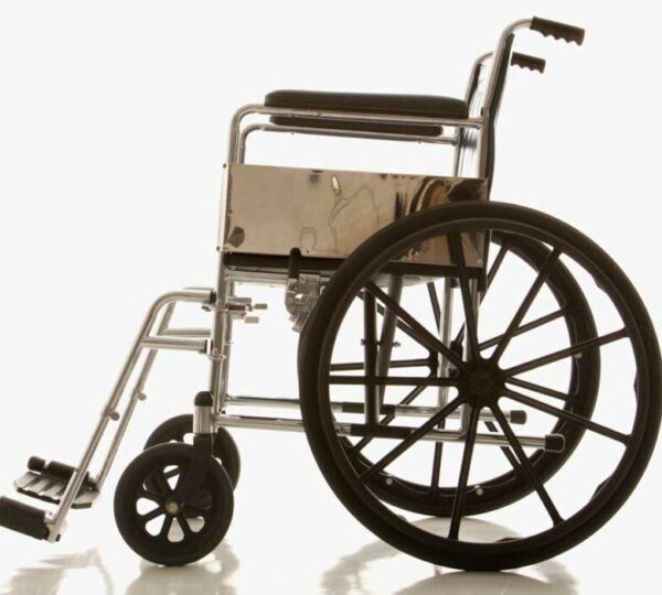 Donazione di una sedia a rotelle