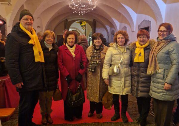 Besuch des Weihnachtsmarktes unter den Lauben von Neumarkt